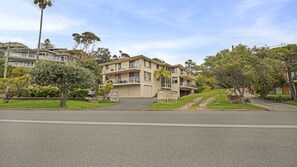 Exterior - Sand N Sun - Opposite the Beach (Avoca Beach)