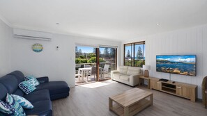 Living area - Sand N Sun - Opposite the Beach (Avoca Beach)