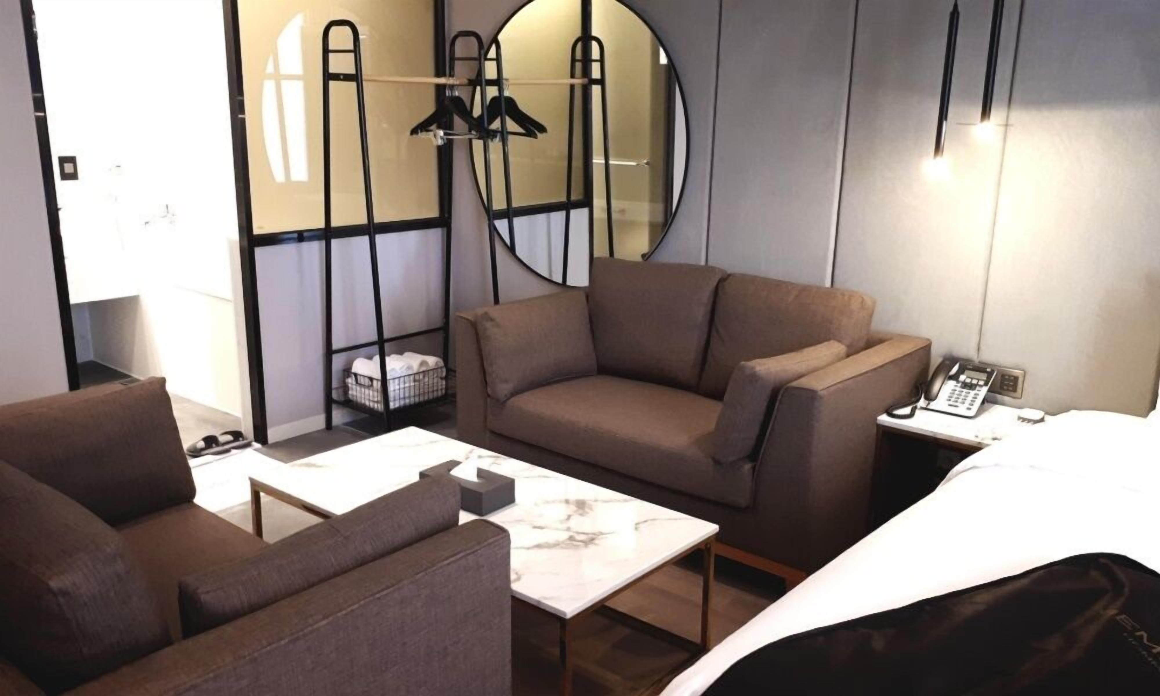 premium double room | individually decorated, individually furnished, desk, free wifi