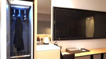 Premium Double Room | Individually decorated, individually furnished, desk, free WiFi