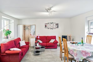 Dining - Homerez - Charming House in Stotzheim with Garden (Stotzheim)