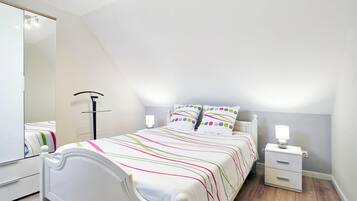 2 habitaciones, tabla de planchar con plancha y cuna de viaje
