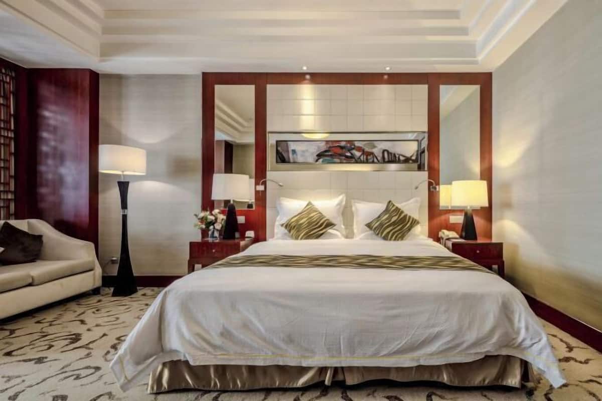 1 bedroom, minibar, in-room safe, desk
