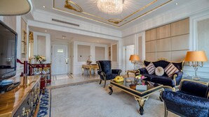 A luxurious living room with a grand chandelier, plush seating, and elegant decor. - Yungang Jianguo Hotel (Datong)