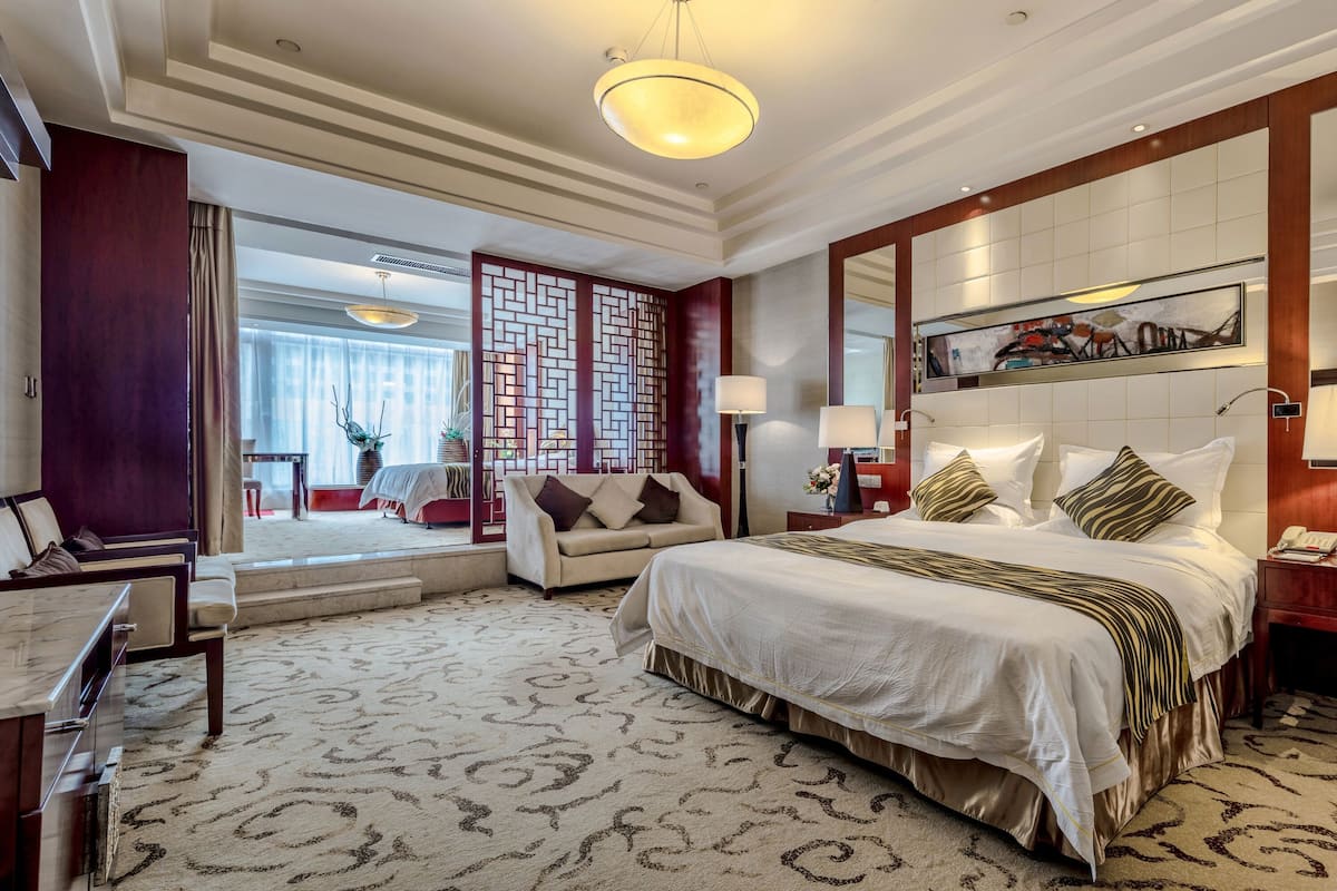 1 bedroom, minibar, in-room safe, desk