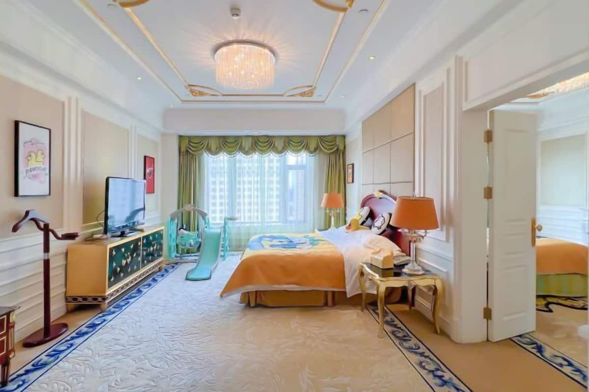 1 bedroom, minibar, in-room safe, desk