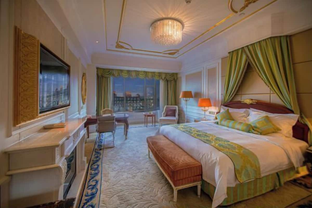 1 bedroom, minibar, in-room safe, desk