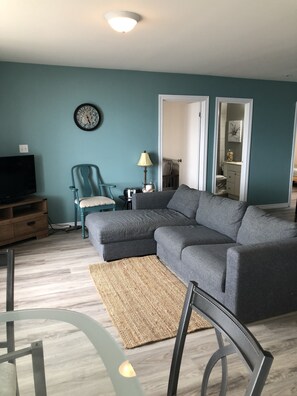 Smart TV - Lake Erie waterfront cottage (Blenheim)