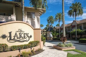 Exterior - Official Lakes Resort Two Bedrooms Apartments (Cairns North)