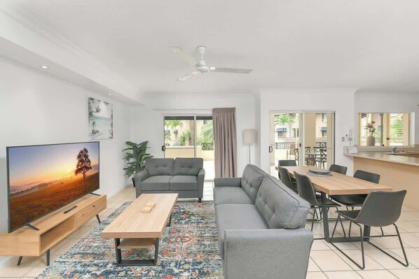 Smart TV, fireplace, offices - Official Lakes Resort Two Bedrooms Apartments (Cairns North)