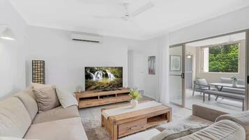 Smart TV, fireplace, offices