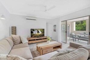 TV connectée, cheminée, espaces bureaux