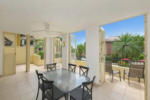 Outdoor dining - Official Lakes Resort Two Bedrooms Apartments (Cairns North)