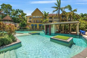 Pool - Official Lakes Resort Three Bedrooms Apartments (Cairns North)
