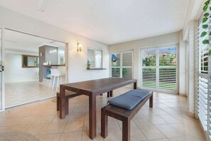Dining - Official Lakes Resort Three Bedrooms Apartments (Cairns North)