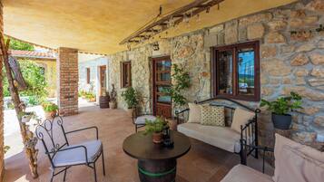 Villa | Terrace/patio