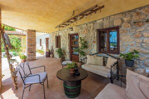 Villa | Terrace/patio