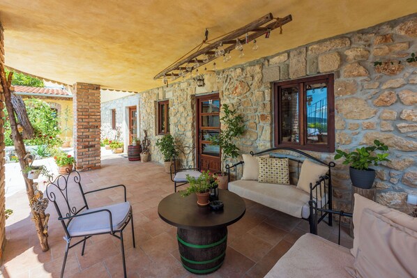 Villa | Terrace/patio