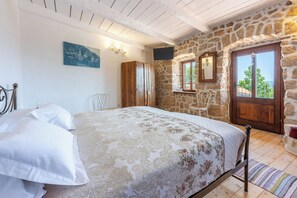 Villa | Iron/ironing board, free WiFi