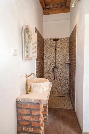 Villa | Bathroom | Shower