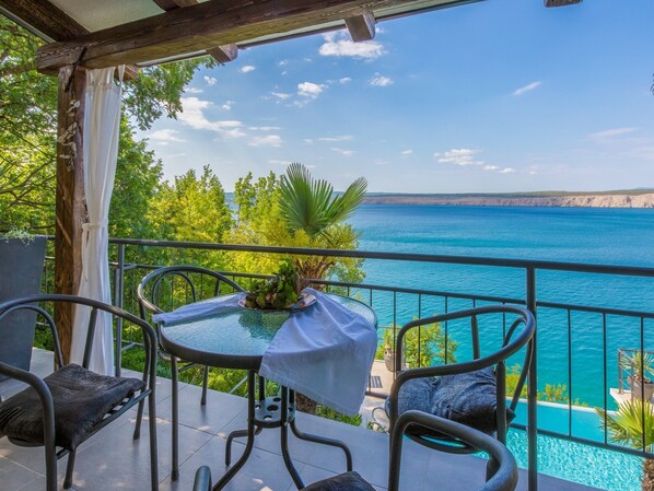 Villa | Water view