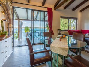 Villa | Dining