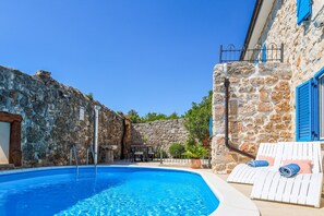 Outdoor pool - Villa Siesta (Vinodol)
