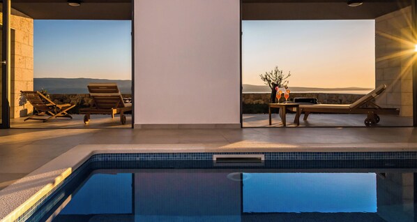 Indendørs pool, opvarmet pool