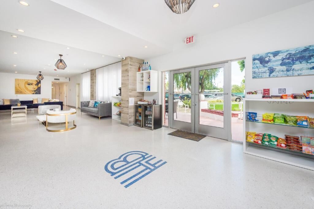 Located in The Heart of South Beach! Garden, Picnic Area, Near Ocean Drive!