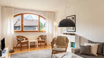 Televisión, reproductor de DVD, estéreo