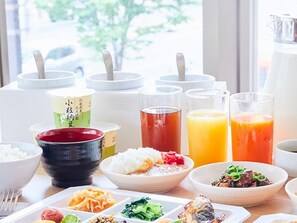 Daily buffet breakfast (JPY 1700 per person)