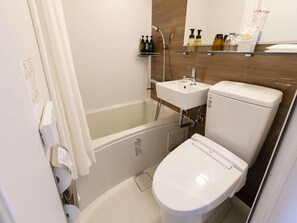 Duschwanne, kostenlose Toilettenartikel, Haartrockner, Hausschuhe