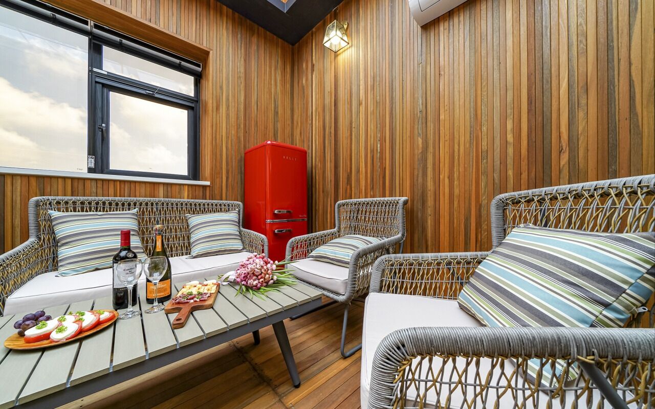 family suite, ocean view (spa, netflix + styler + air purifier) | premium bedding, down duvets, desk, laptop workspace