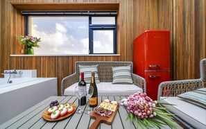 Ropa de cama de alta calidad, cubrecamas y escritorio