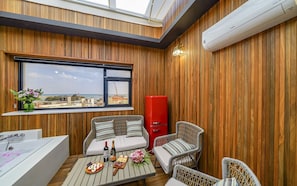 Family Suite, Ocean View (Spa, Netflix + Styler + Air purifier) - Gijang No.25 Hotel (Busan)