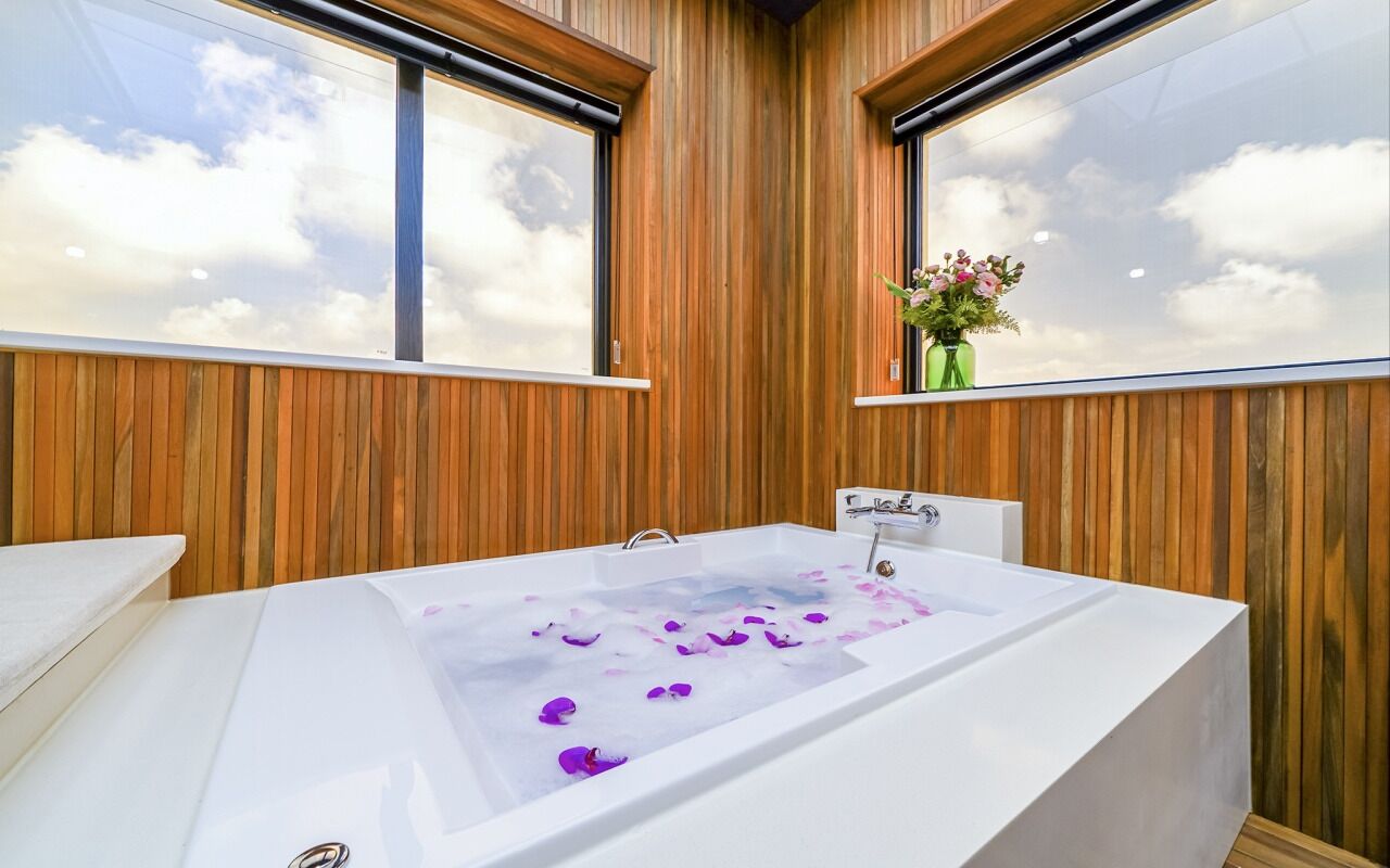 family suite, ocean view (spa, netflix + styler + air purifier) | premium bedding, down duvets, desk, laptop workspace