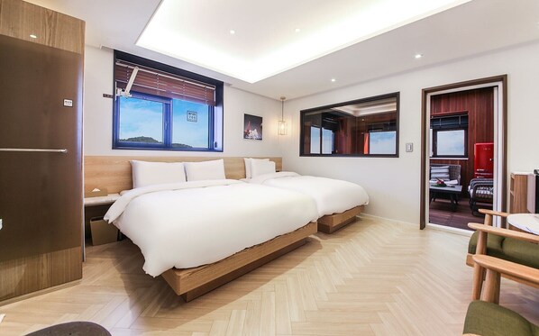 Ropa de cama de alta calidad, cubrecamas y escritorio