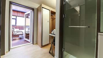 Suite, Ocean View (Netflix+ Styler) | Premium bedding, down comforters, desk, laptop workspace