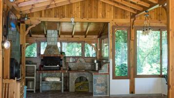 Bungalow, 1 Bedroom, Smoking, Balcony | Bahagian dalam