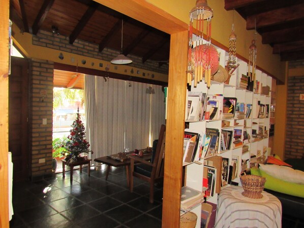 Room, 1 Bedroom, Smoking, Balcony | Library