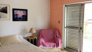 Dormitório compartilhado, 2 quartos, sacada, vista para o jardim | 2 quartos