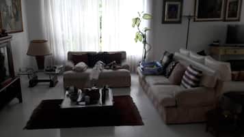 Shared Dormitory, 1 Bedroom, Patio, Garden View | Living room