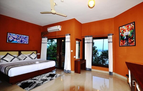 1 bedroom, desk, WiFi