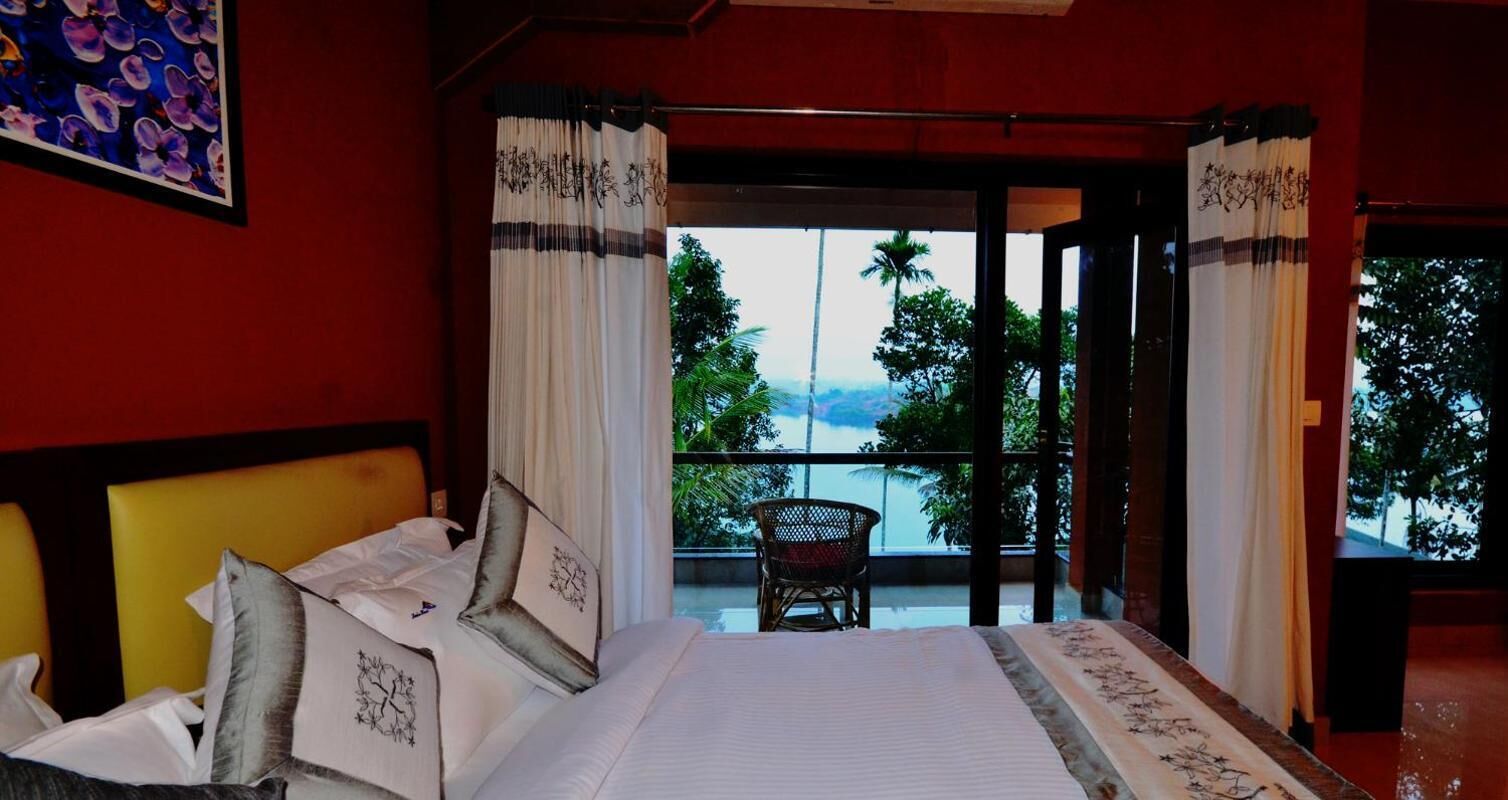 Room, 1 Bedroom, Private Pool, Garden View | 1 bedroom, desk, soundproofing, WiFi
