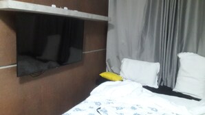 Unclassified image, 2 of 24, button - Fully Furnished 2 Bedroons Ecoville (Curitiba)