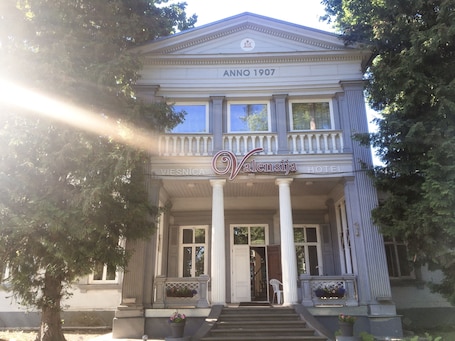 Fachada de la propiedad