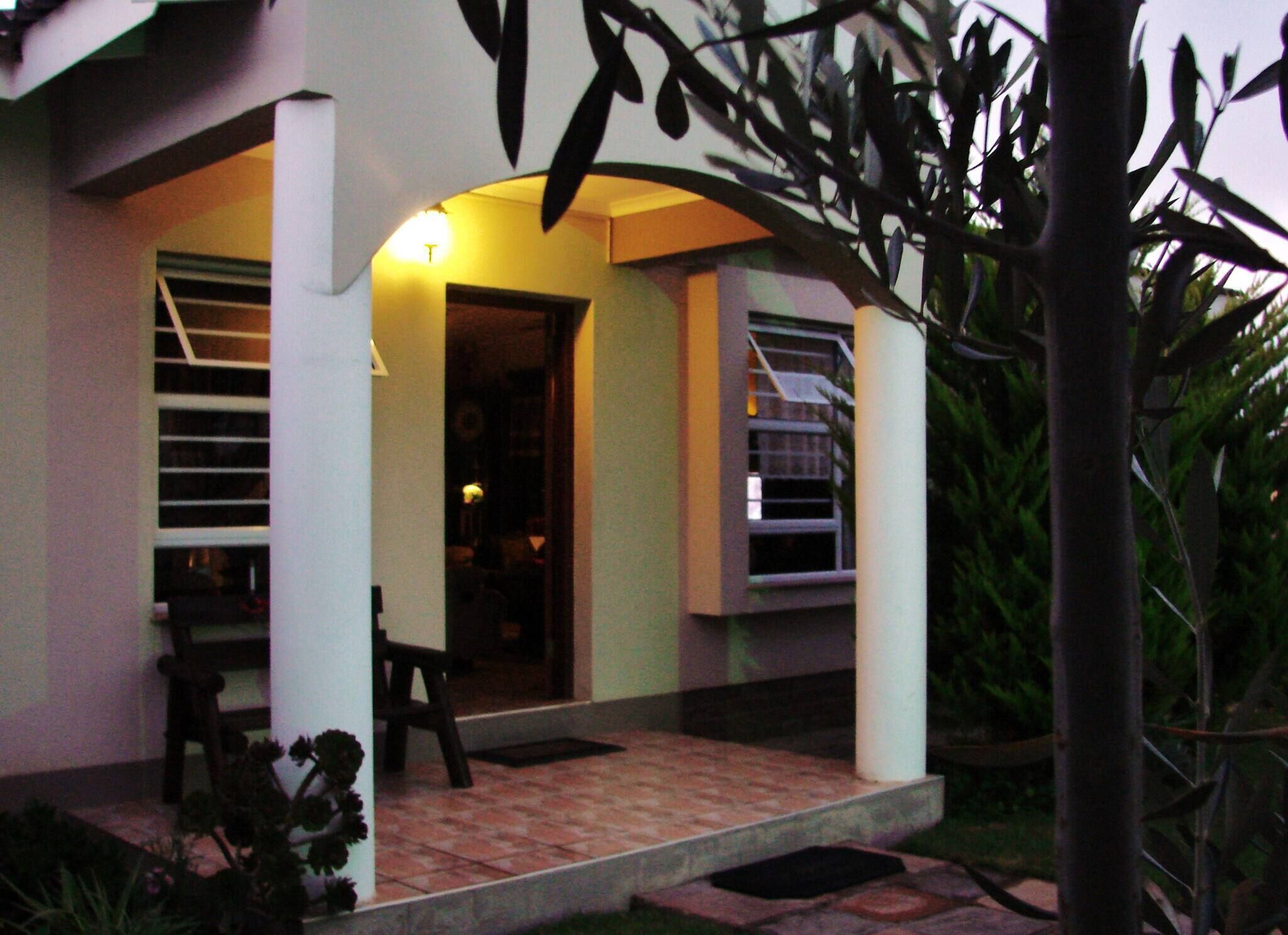 Room, 3 Bedrooms | Property entrance