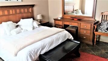 Room, 3 Bedrooms | 3 bedrooms, iron/ironing board