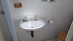 Unclassified image, 3 of 3, button - Bedrock Bb - Triple Bedroom With Self Cathering (Bloemfontein)