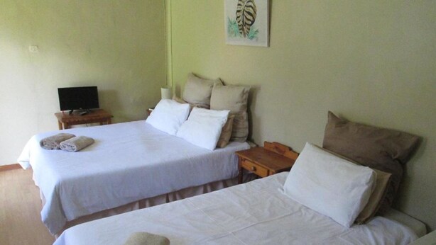 Unclassified image, 1 of 3, button - Bedrock Bb - Triple Bedroom With Self Cathering (Bloemfontein)